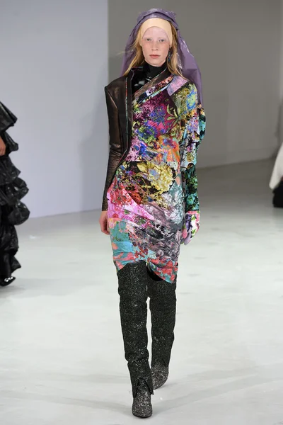Look 28